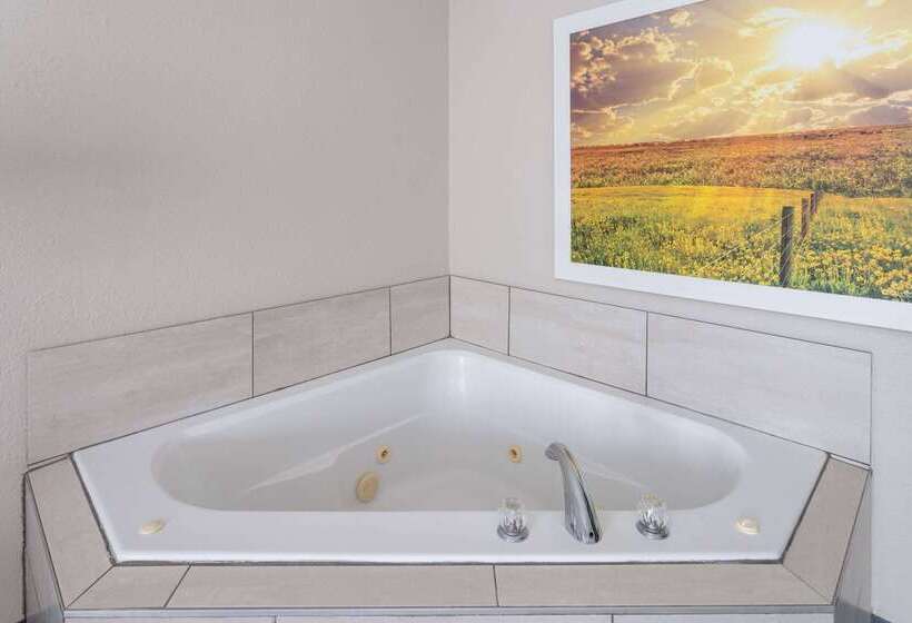 فندق Days Inn By Wyndham Louisburg