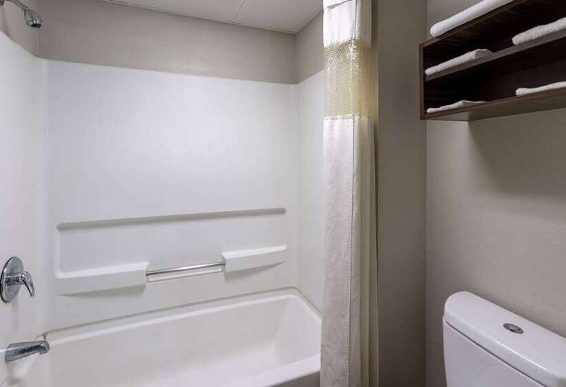 فندق Days Inn By Wyndham Louisburg