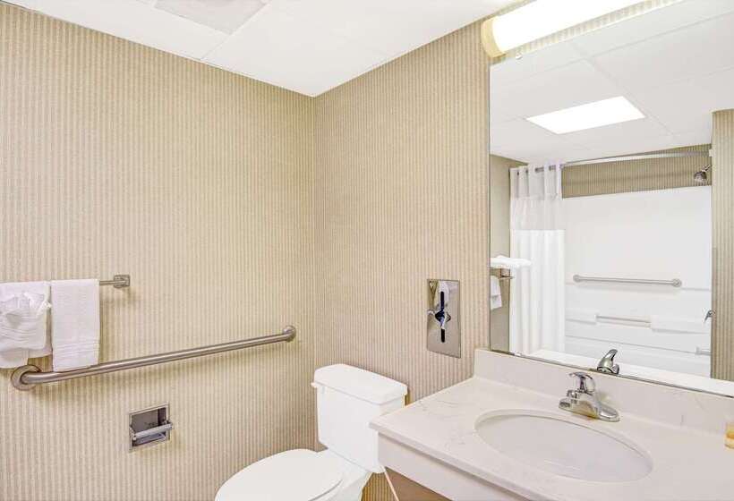 فندق Days Inn By Wyndham Louisburg