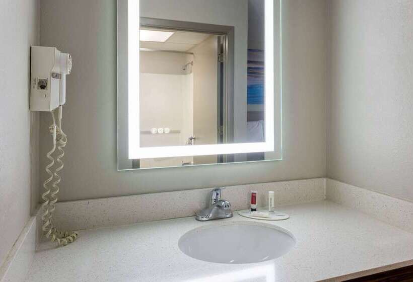 فندق Days Inn By Wyndham Louisburg