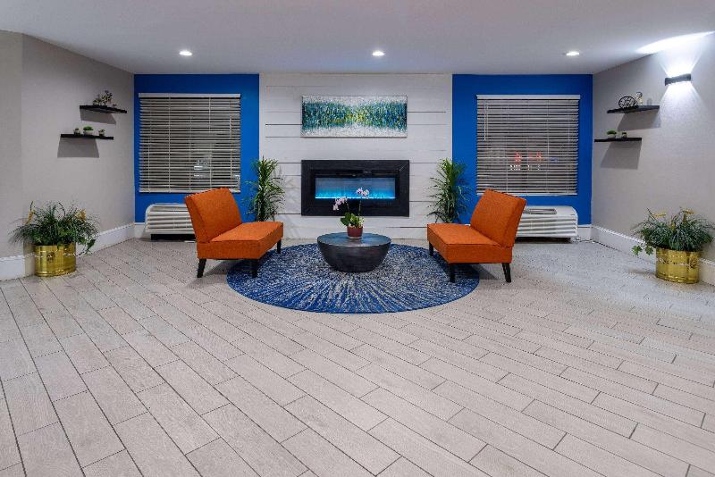 فندق Days Inn By Wyndham Louisburg