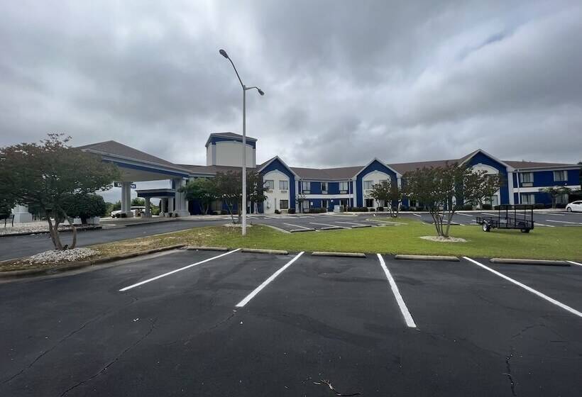 فندق Days Inn By Wyndham Louisburg