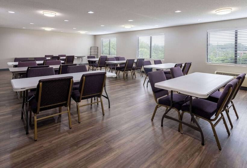 فندق Days Inn By Wyndham Louisburg