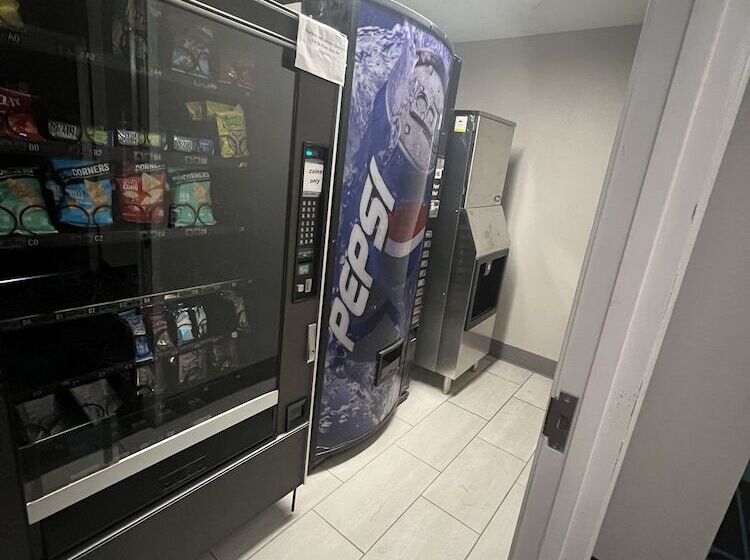 فندق Days Inn By Wyndham Louisburg