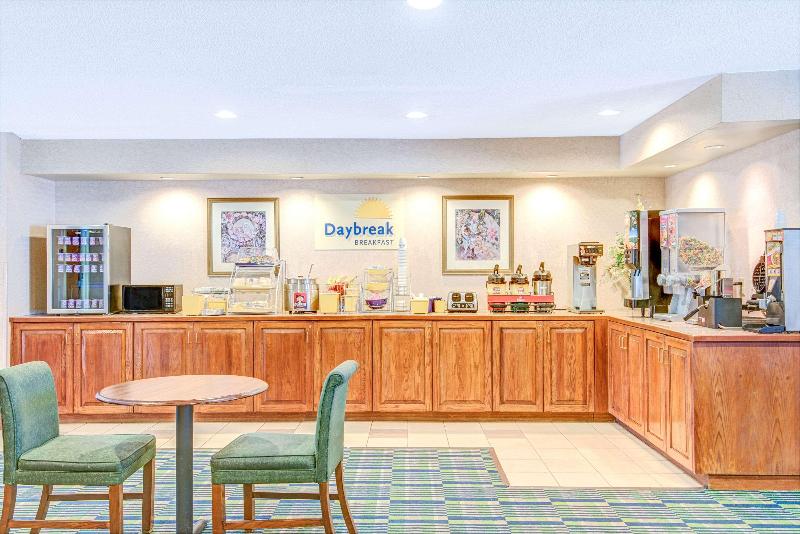 فندق Days Inn By Wyndham Louisburg