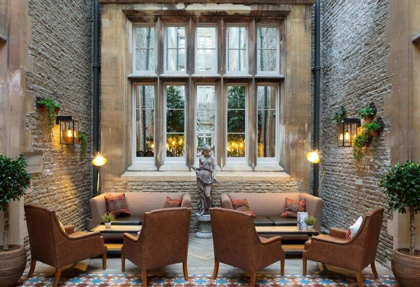 בית מלון כפרי De Vere Tortworth Court