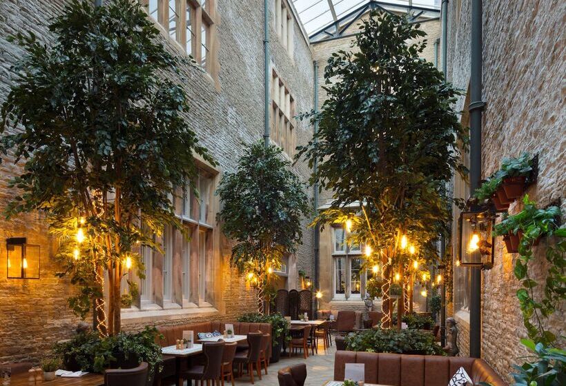 בית מלון כפרי De Vere Tortworth Court