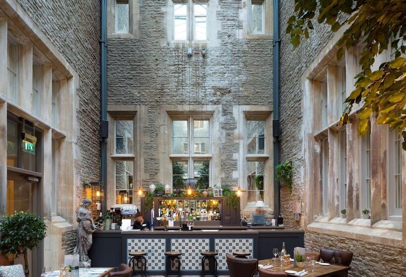 فندق De Vere Tortworth Court