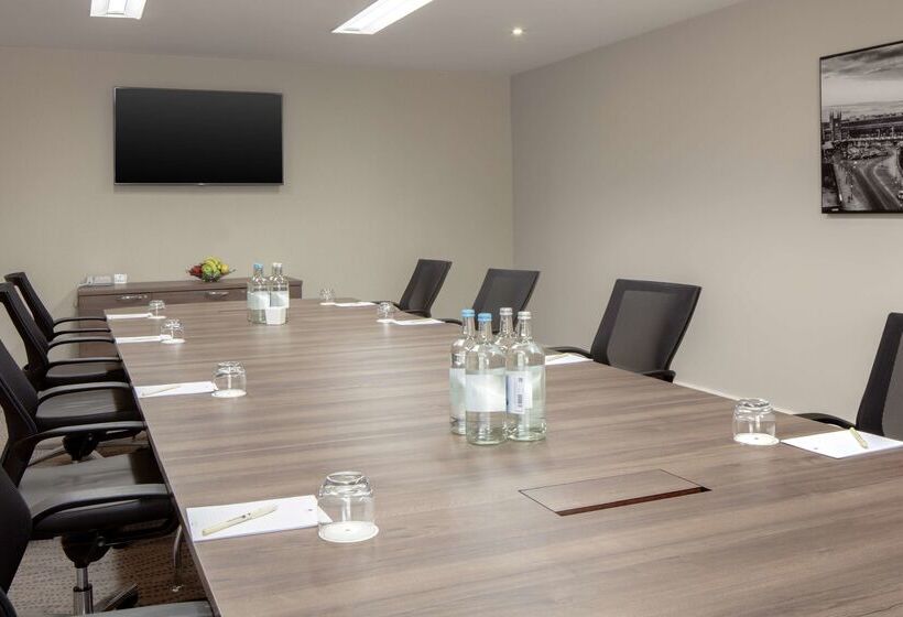 فندق Doubletree By Hilton Bristol