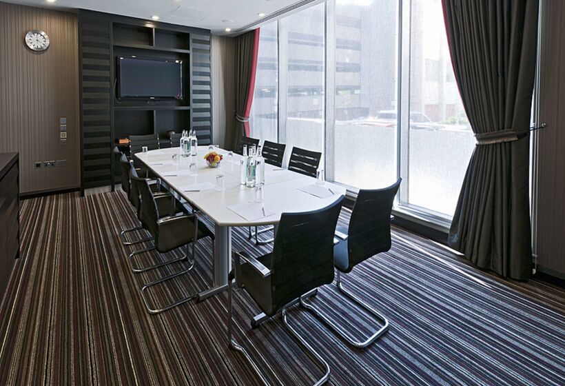 Doubletree By Hilton Hotel Woking