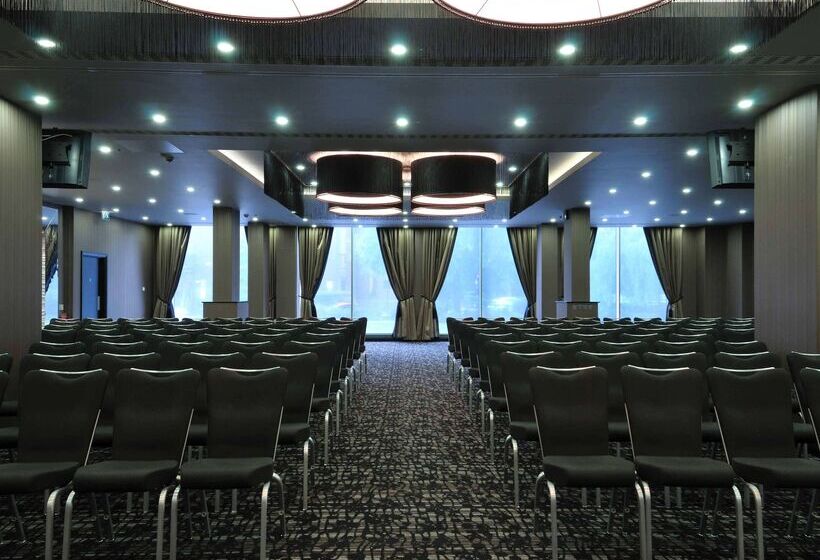 Doubletree By Hilton Hotel Woking