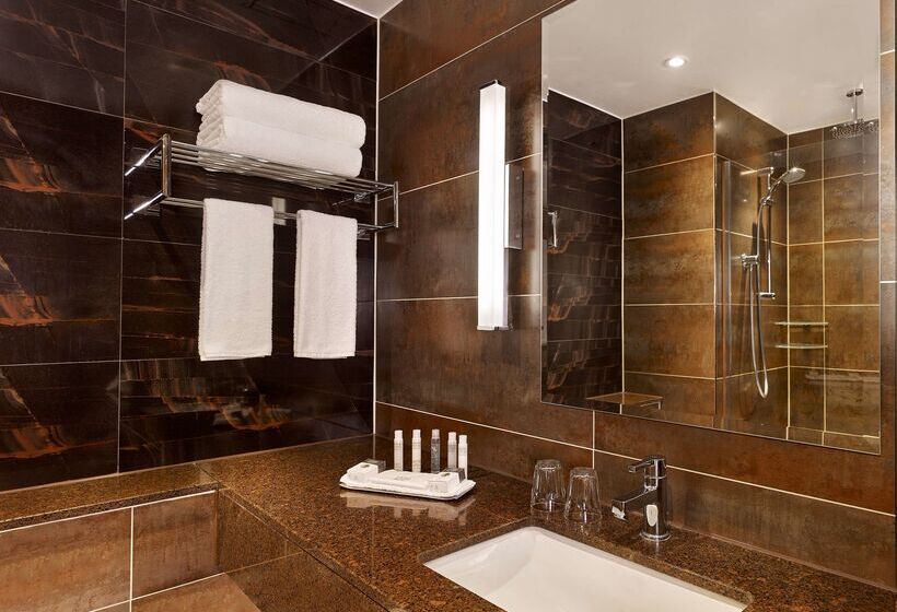 Doubletree By Hilton Hotel Woking