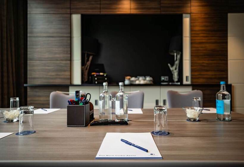 Doubletree By Hilton Hotel Woking