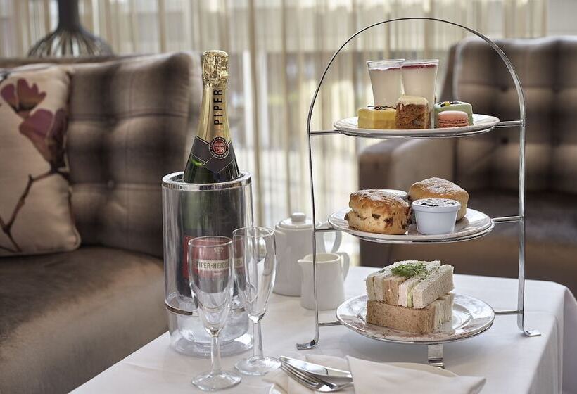 Doubletree By Hilton Hotel Woking