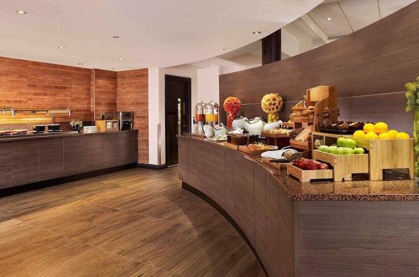 Doubletree By Hilton Hotel Woking