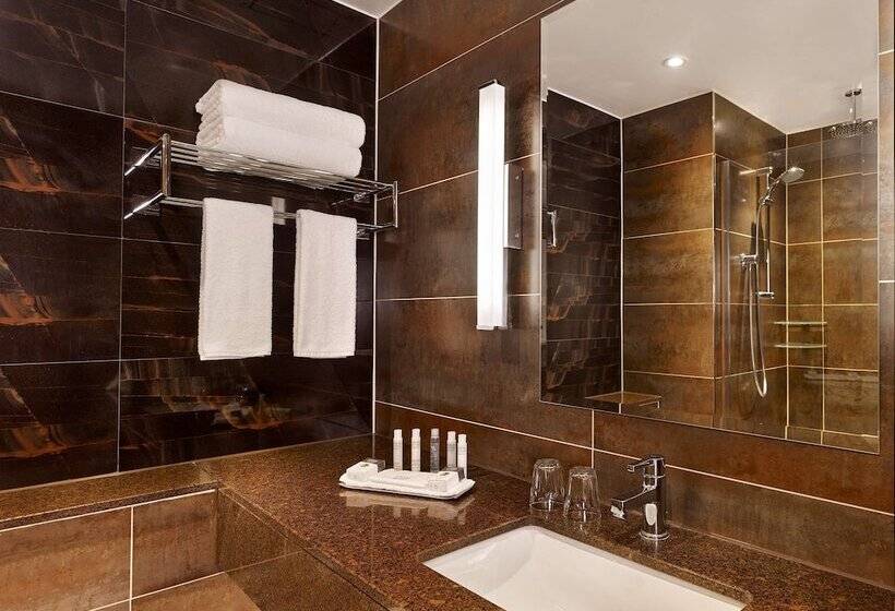 Doubletree By Hilton Hotel Woking