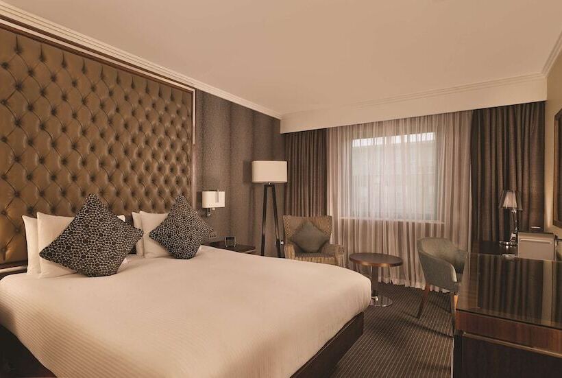 Doubletree By Hilton Hotel Woking