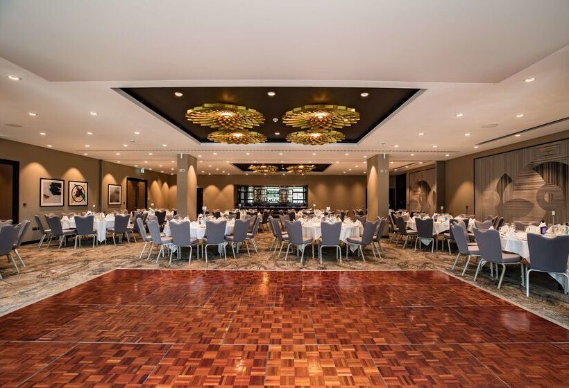 Doubletree By Hilton Hotel Woking