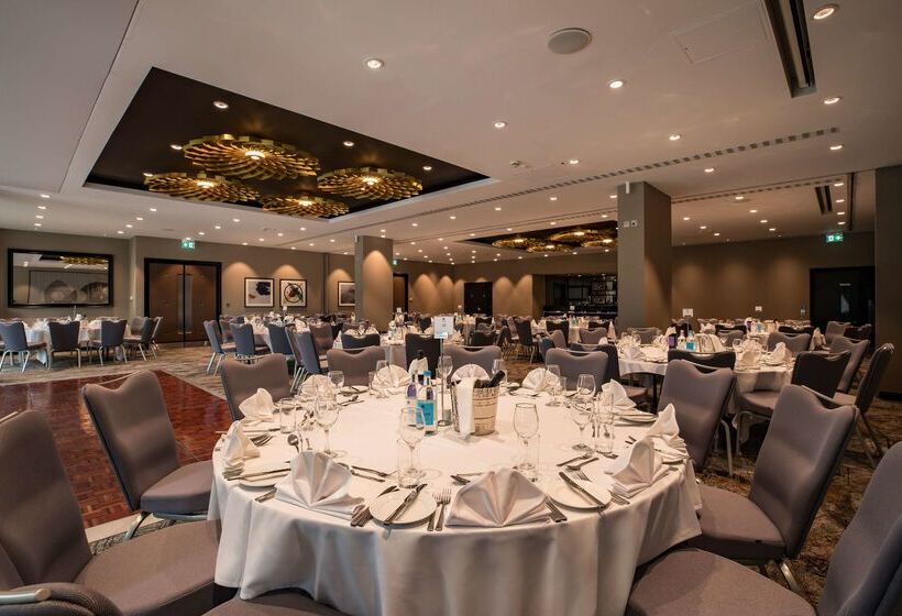 Doubletree By Hilton Hotel Woking