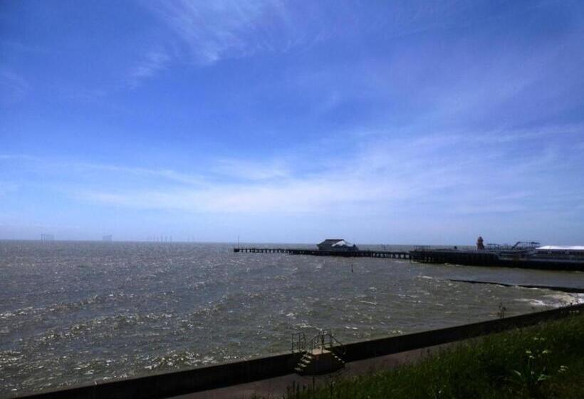 Отель Esplanade