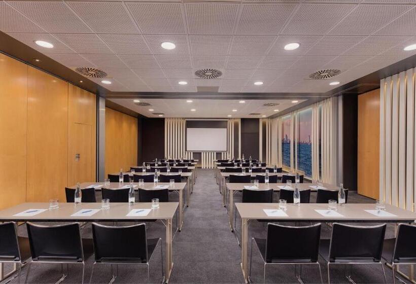 Отель Four Points By Sheraton Barcelona Diagonal