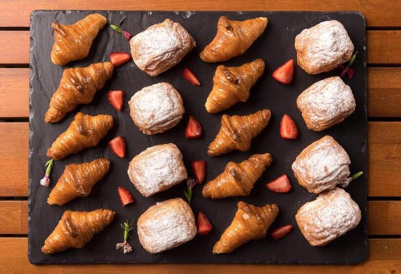 Отель Four Points By Sheraton Barcelona Diagonal