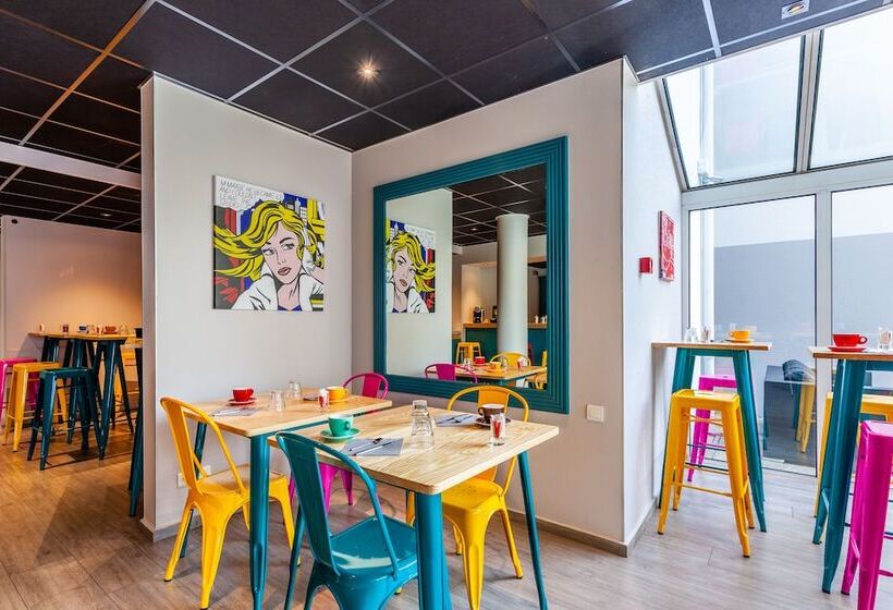 ホテル Full Colors