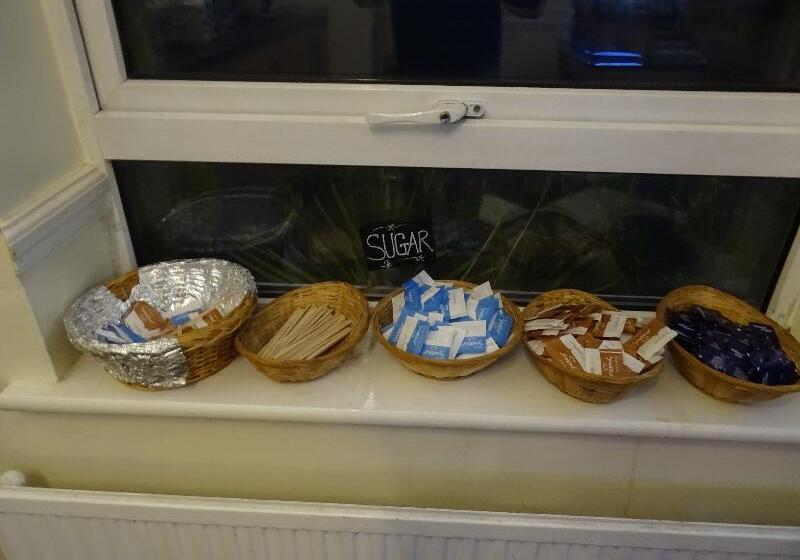 Отель The Gatwick White House