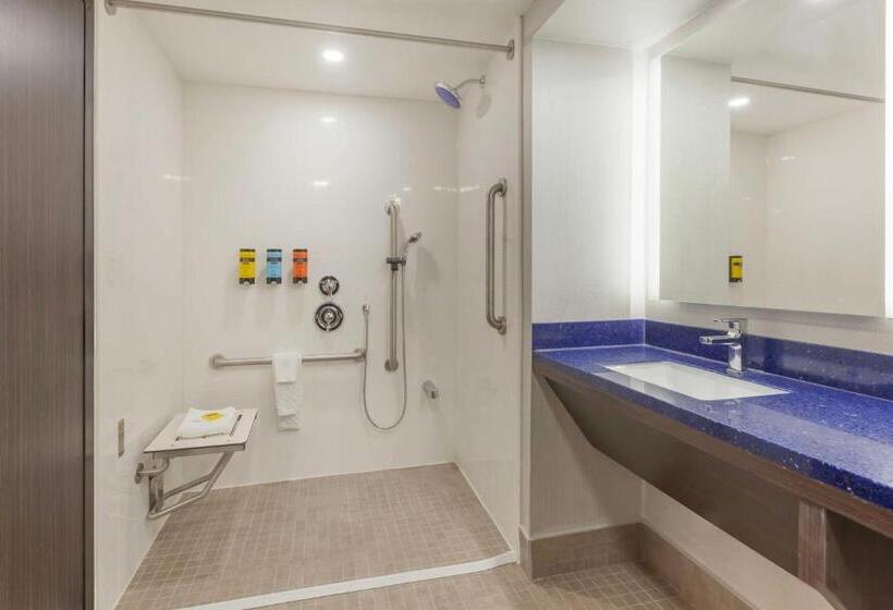 בית מלון כפרי Glō Best Western Mississauga Corporate Centre