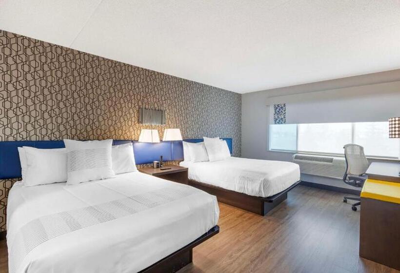 בית מלון כפרי Glō Best Western Mississauga Corporate Centre