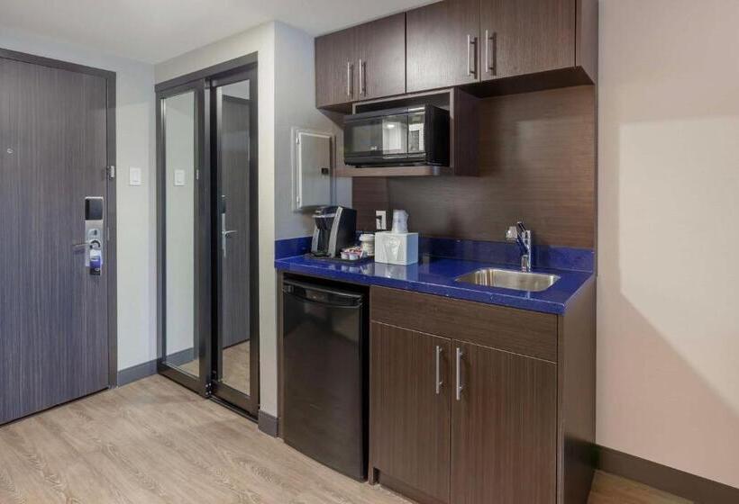 בית מלון כפרי Glō Best Western Mississauga Corporate Centre