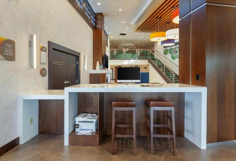 בית מלון כפרי Glō Best Western Mississauga Corporate Centre