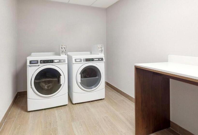 בית מלון כפרי Glō Best Western Mississauga Corporate Centre