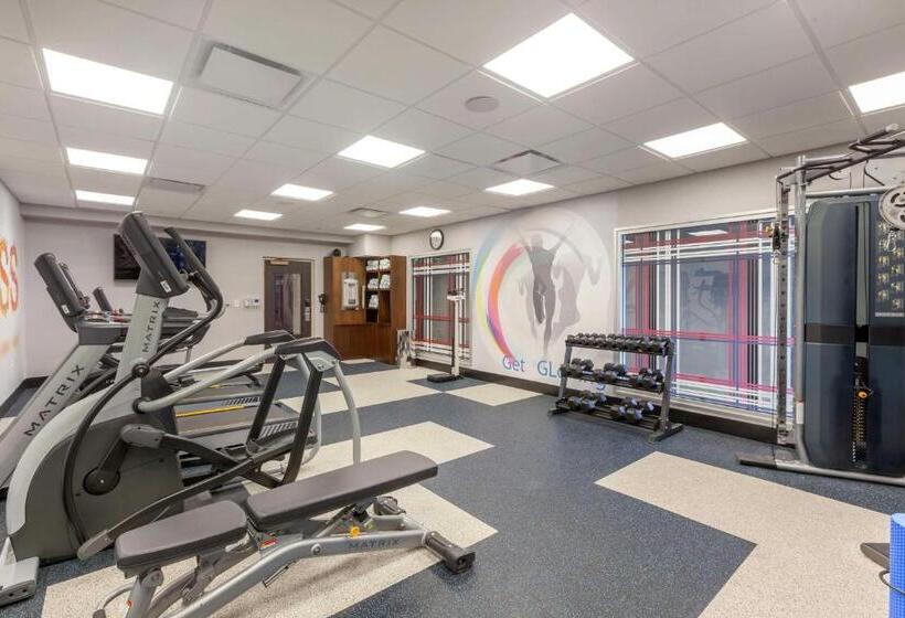 בית מלון כפרי Glō Best Western Mississauga Corporate Centre