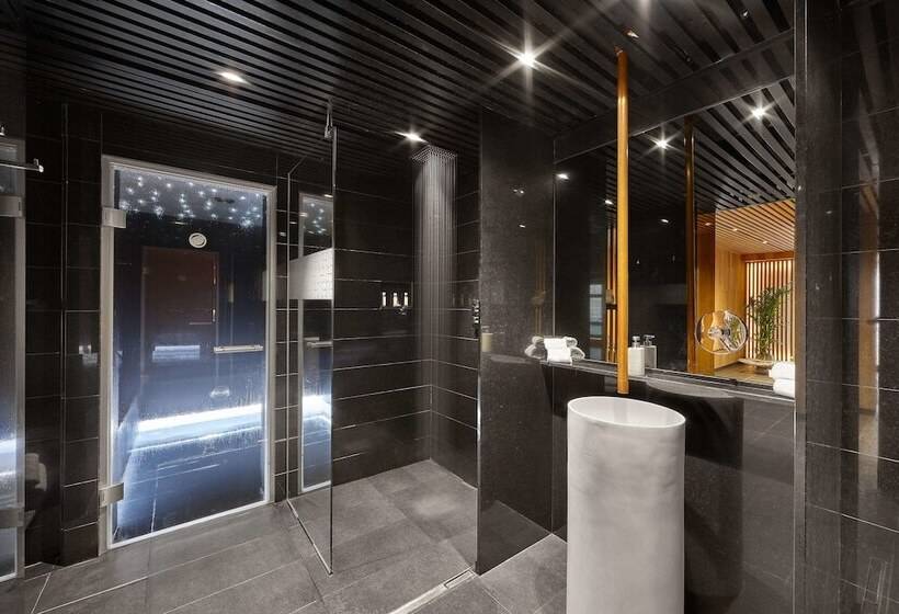 The Artist Grand Hotel Of Art