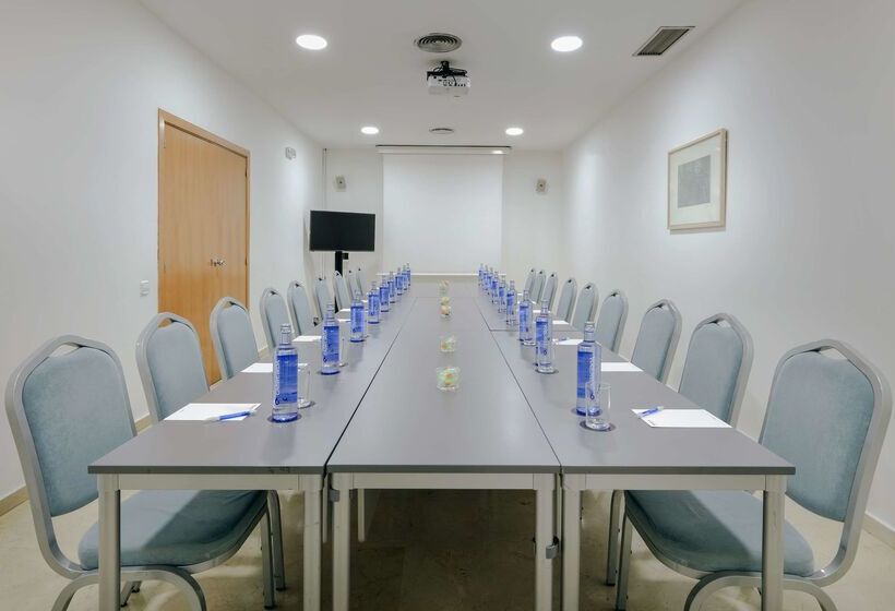 Отель Catalonia Barcelona Beach