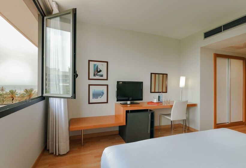 Отель Catalonia Barcelona Beach