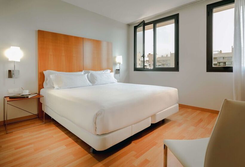 Отель Catalonia Barcelona Beach