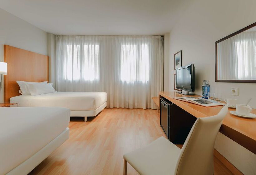 Отель Catalonia Barcelona Beach