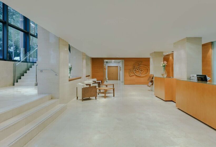 Отель Catalonia Barcelona Beach