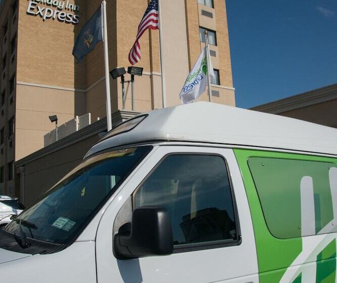 فندق Holiday Inn Express Laguardia Airport By Ihg