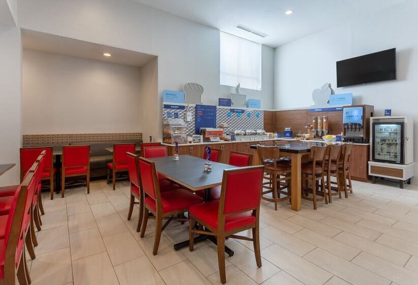 فندق Holiday Inn Express Laguardia Airport By Ihg