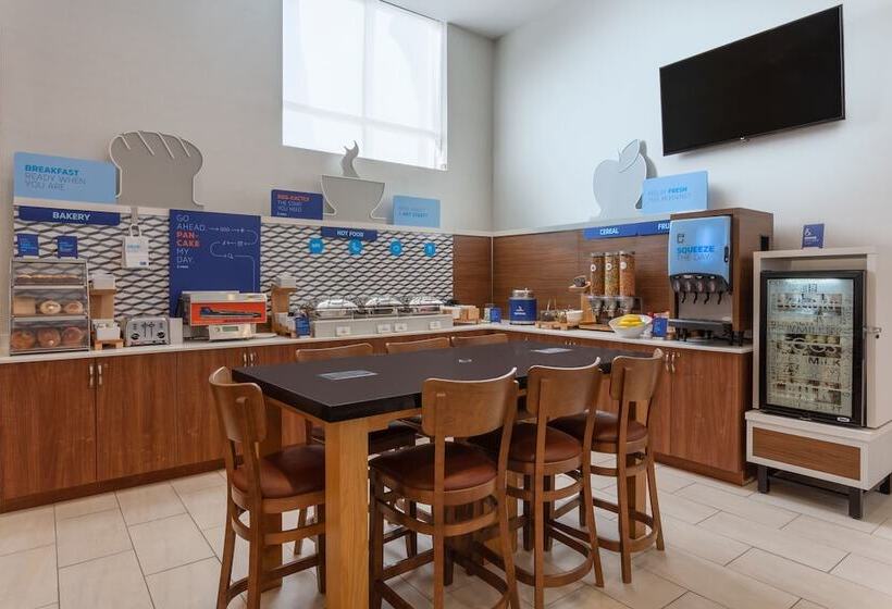 فندق Holiday Inn Express Laguardia Airport By Ihg