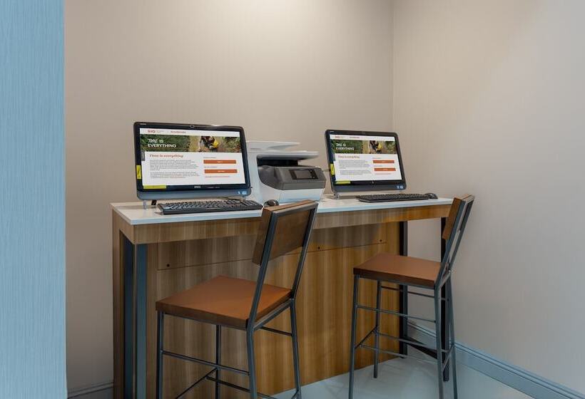 فندق Holiday Inn Express Laguardia Airport By Ihg