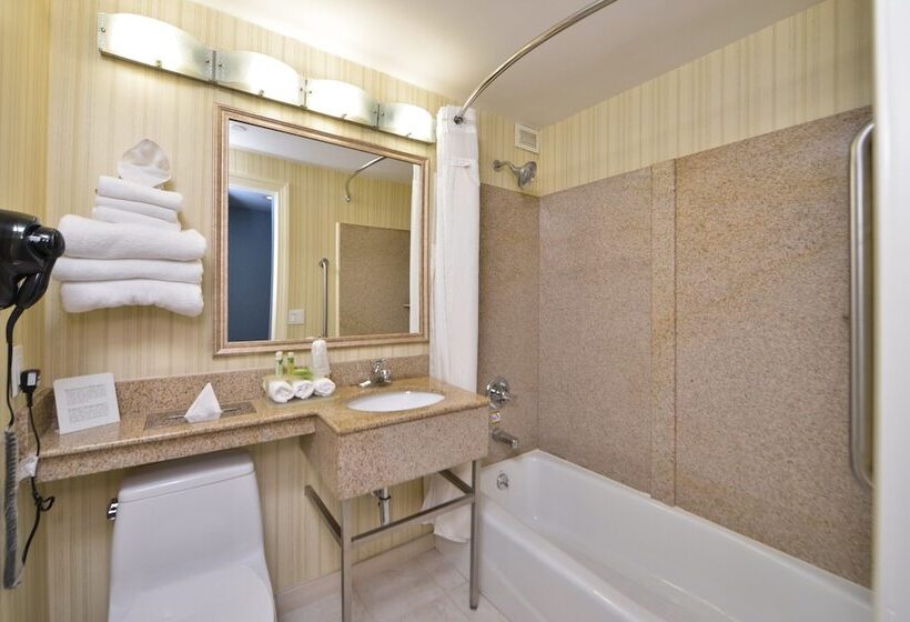 فندق Holiday Inn Express Laguardia Airport By Ihg