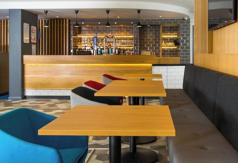 Отель Holiday Inn Express London Hammersmith, An Ihg