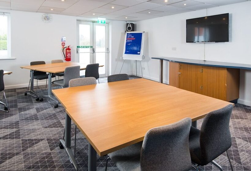 Отель Holiday Inn Express Manchester East, An Ihg