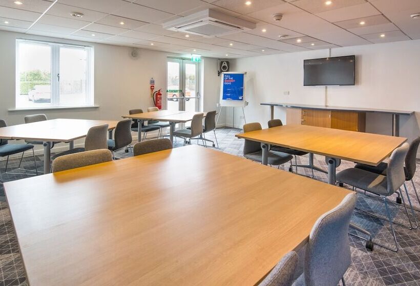 Отель Holiday Inn Express Manchester East, An Ihg