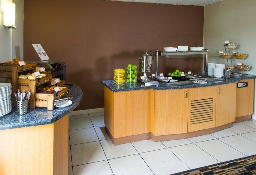 Отель Holiday Inn Express Manchester East, An Ihg