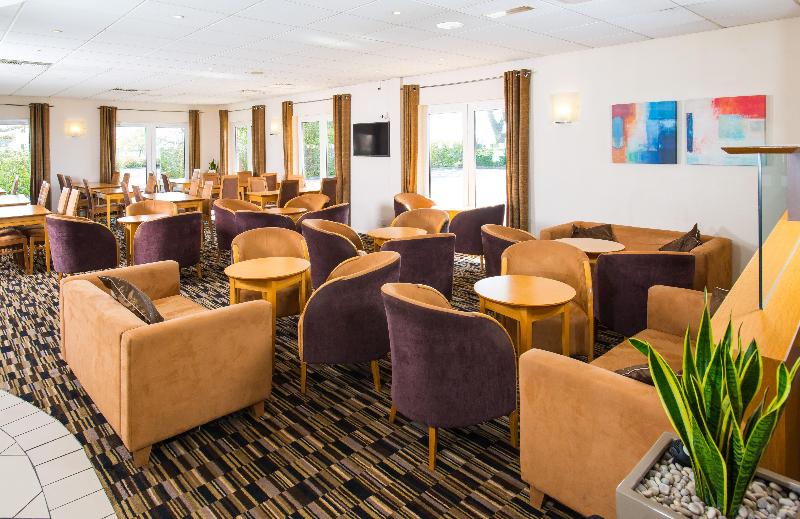 בית מלון כפרי Holiday Inn Express Peterborough, An Ihg